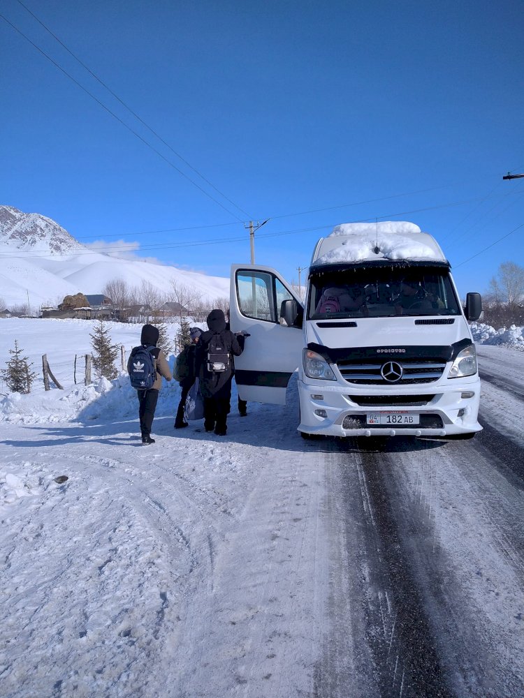 ОКУУЧУЛАР АВТОБУСТУУ БОЛУШТУ