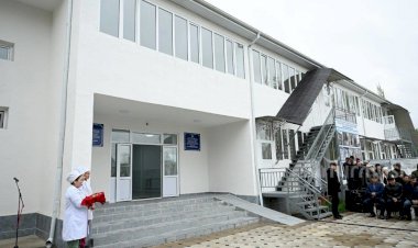 Аксыда 35 жыл мурда курулушу токтоп калган оорукананын имараты пайдаланууга берилди