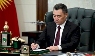 Президент Садыр Жапаров Жалал-Абадды Манас шаары деп  атоо жөнүндө кол койду