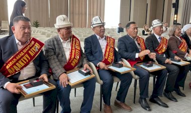 Жалал-Абадда ардактуу атуулдар сыйланды