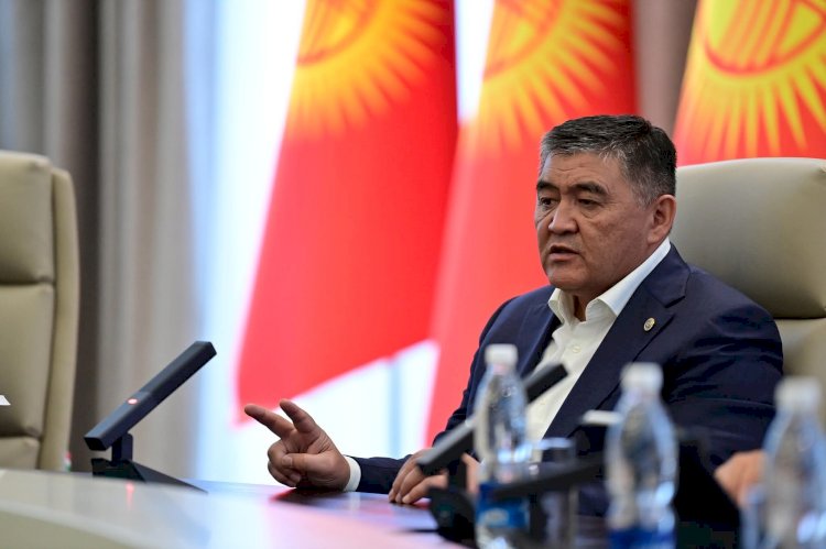 Камчыбек Ташиев Жалал-Абаддагы жаңы административдик имаратта жыйын өткөрдү