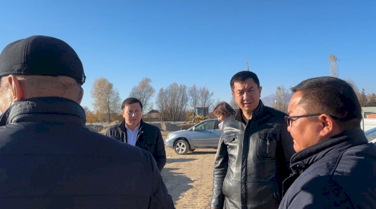 Облус башчысы Токтогул шаарындагы ири курулуш иштеринин жүрүшүн текшерди