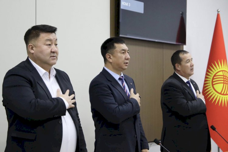 Облус башчысы Тилек Текебаев энергетиктердин кесиптик майрамы менен куттуктады