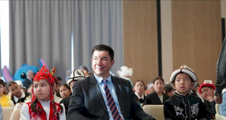 Облус башчысынын Жаңы жылдык балаты майрамы өттү (сүрөт баян)