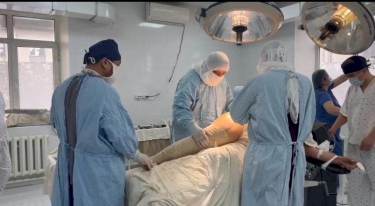 Манаста алгачкы жолу тизе муунду алмаштыруу операциясы жасалды