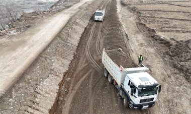 Көк-Арт дарыясынын жээгин бойлой Манас шаарына кирүүчү дагы бир жол курулуп жатат