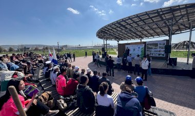 Облус башчысы Тилек Текебаев Манас шаарында “Тынчтык багы” көчөт тигүү акциясына катышты