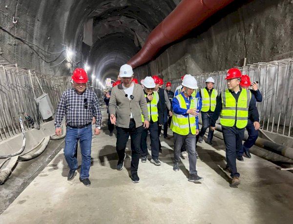 Облус башчысы  Кытай–Кыргызстан–Өзбекстан темир жолунун курулуш иштеринен кабар алды