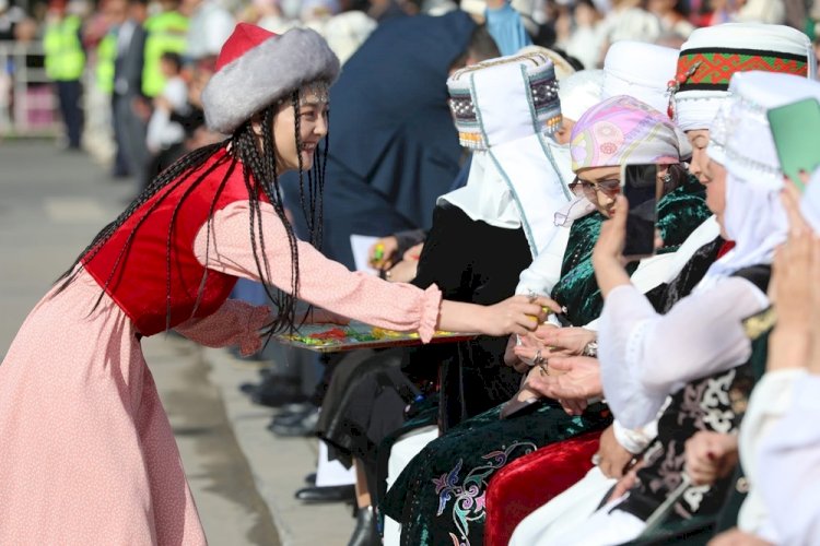 “6 боз үй тигилип, шаардыктарга сүмөлөк таркатылат” Манаста Нооруз майрамы кандай белгиленет?