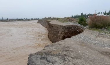 Базар-Коргондо 3 жаштагы бала каза тапты. Ал дарыянын жээгинде ойноп жатканда сууга агып кеткен