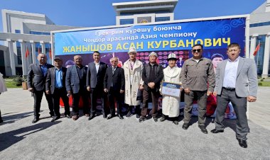 “26 жылдан кийин тарых кайталанды”: Манаста Азия чемпиону Асан Жанышовду тосуп алышты