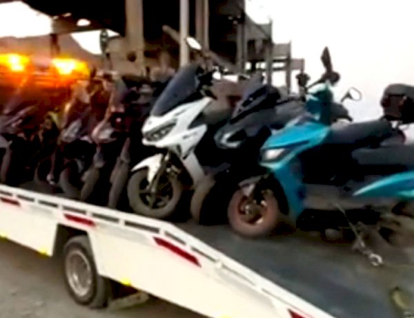 Манас шаарында жол эрежесин бузуп скутер айдаган 24 кишиге айып пулдар салынды