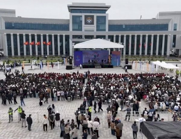 Манас шаарында “Кыялымдагы Кыргызстан: Жалал-Абад – 2026” жаштар форуму өттү (сүрөт баян)