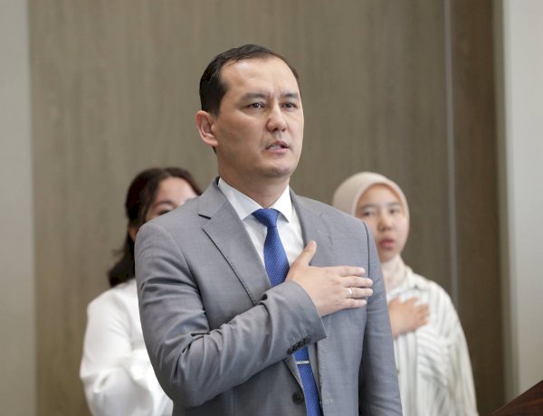 Манас шаардык билим берүү бөлүмүнүн башчысы Жеңишбек Байзаков кызматтан бошотулду