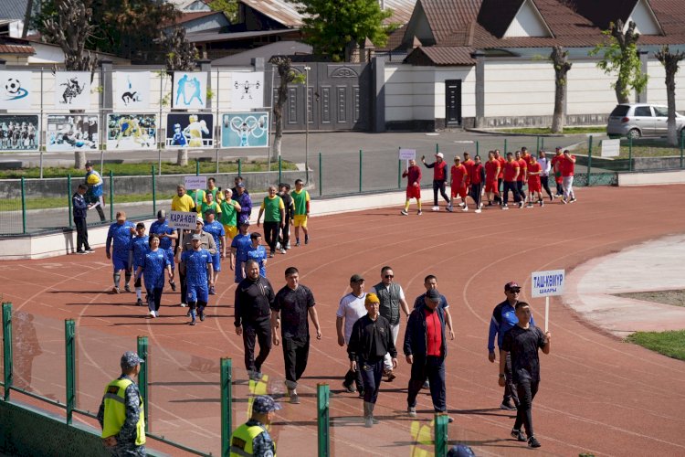 Жалал-Абад: Дене тарбия жана спорт кызматкерлеринин күнүнө карата кичи футбол мелдеши өтүүдө