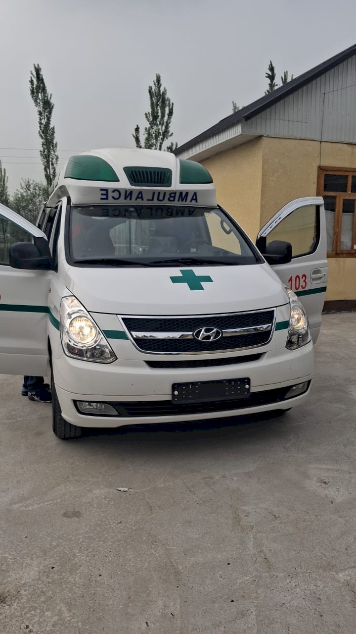 Кара-Дарыяда жергиликтүү эл акча чогултуп айылдагы бейтапканага тез жардам унаасын алышты